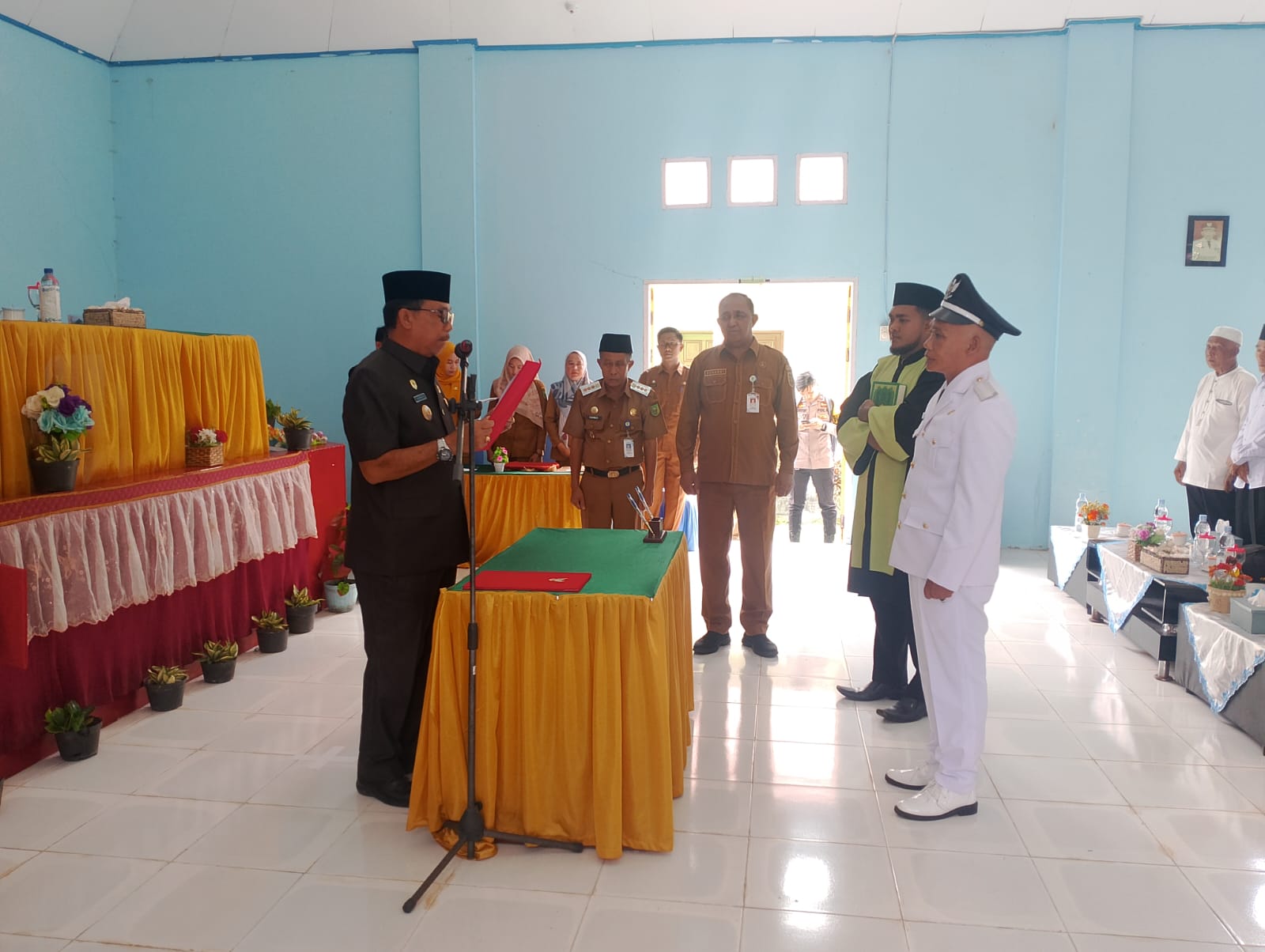 Penyuluh Agama Islam Bunguran Timur Laut Kukuhkan Sumpah Jabatan PAW Kades Pengadah